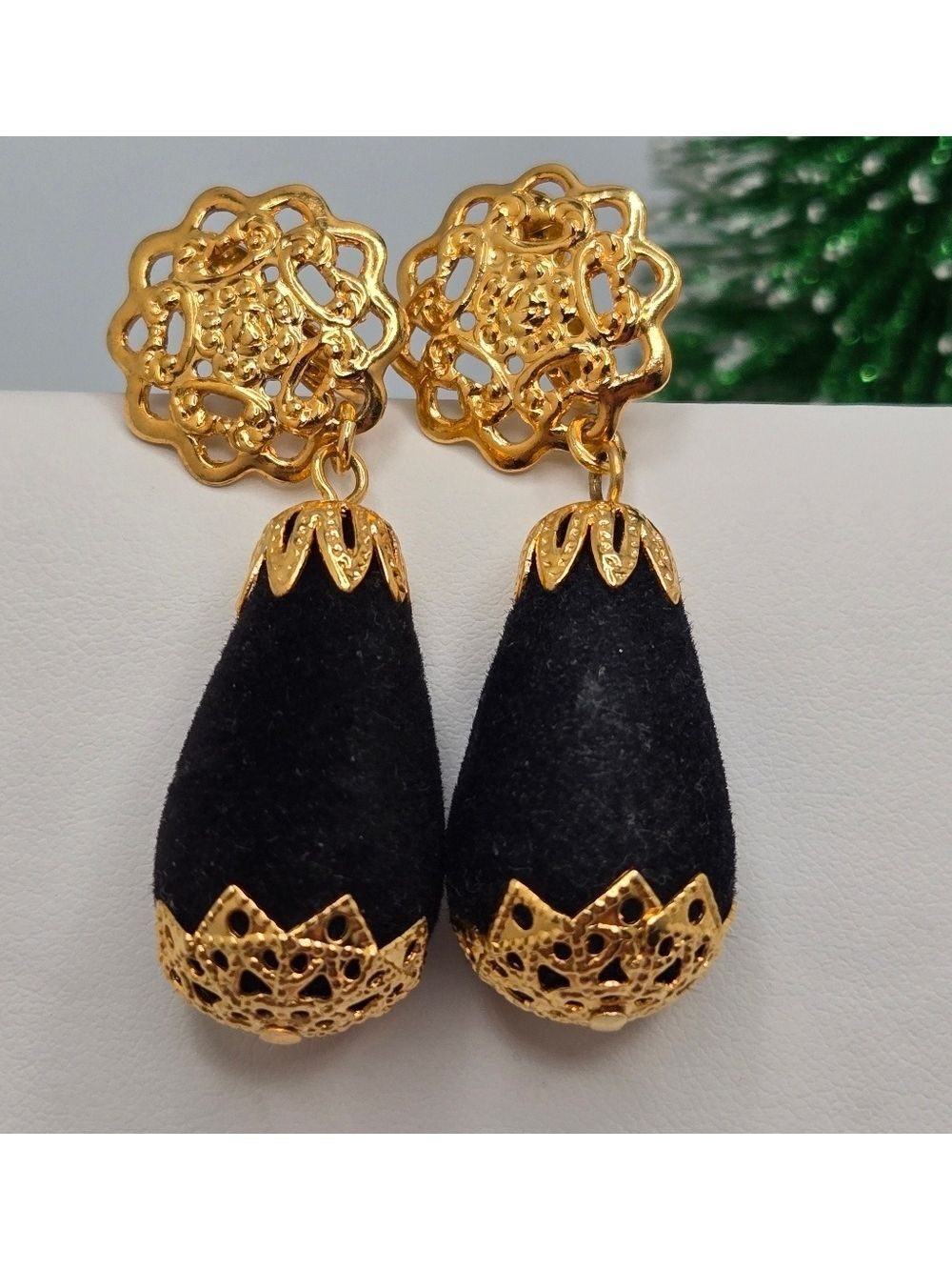 Vintage Avon Black Velvet Impressions Clip-On Dangle Earrings Gold Filigree